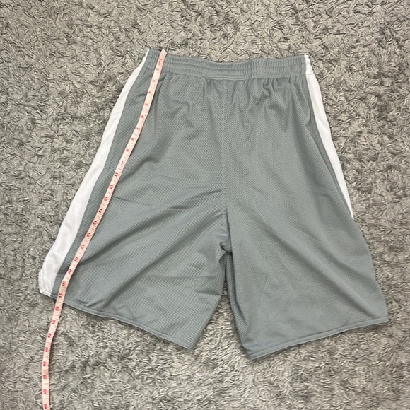 Men's Nike Basketball Short Size M - Picture 4 of 4